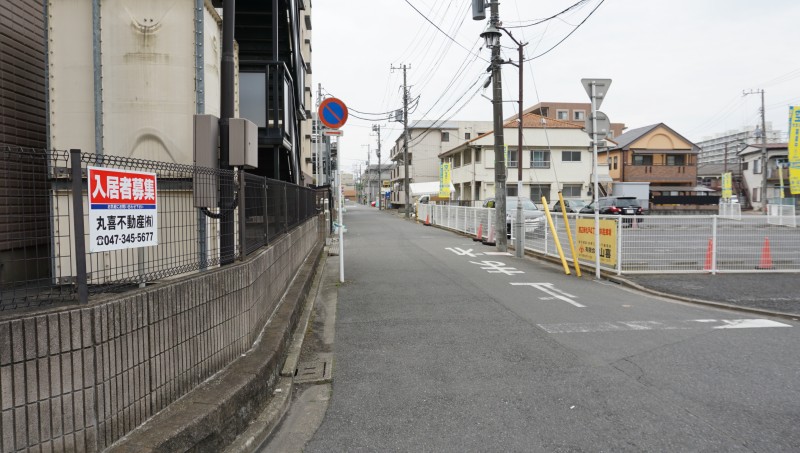 ⑥ 1本目の道で左へ